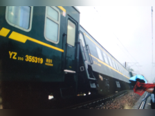 郑州暴雨致路基下沉，一开往广州的列车发生倾斜！乘客已转移