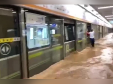 郑州地铁严重积水致12死5伤！全线停运，500多人被疏散