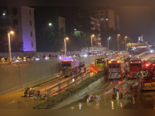 从郑州京广北路隧道逃生的人:车很快就淹了,手拉手爬出急流