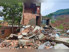 郑州婴儿废墟下获救背后：母亲已遇难，生前将其抛到安全地带