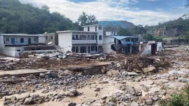 航拍灾后河南荥阳王宗店村：大水已退，多名村民至今仍失联
