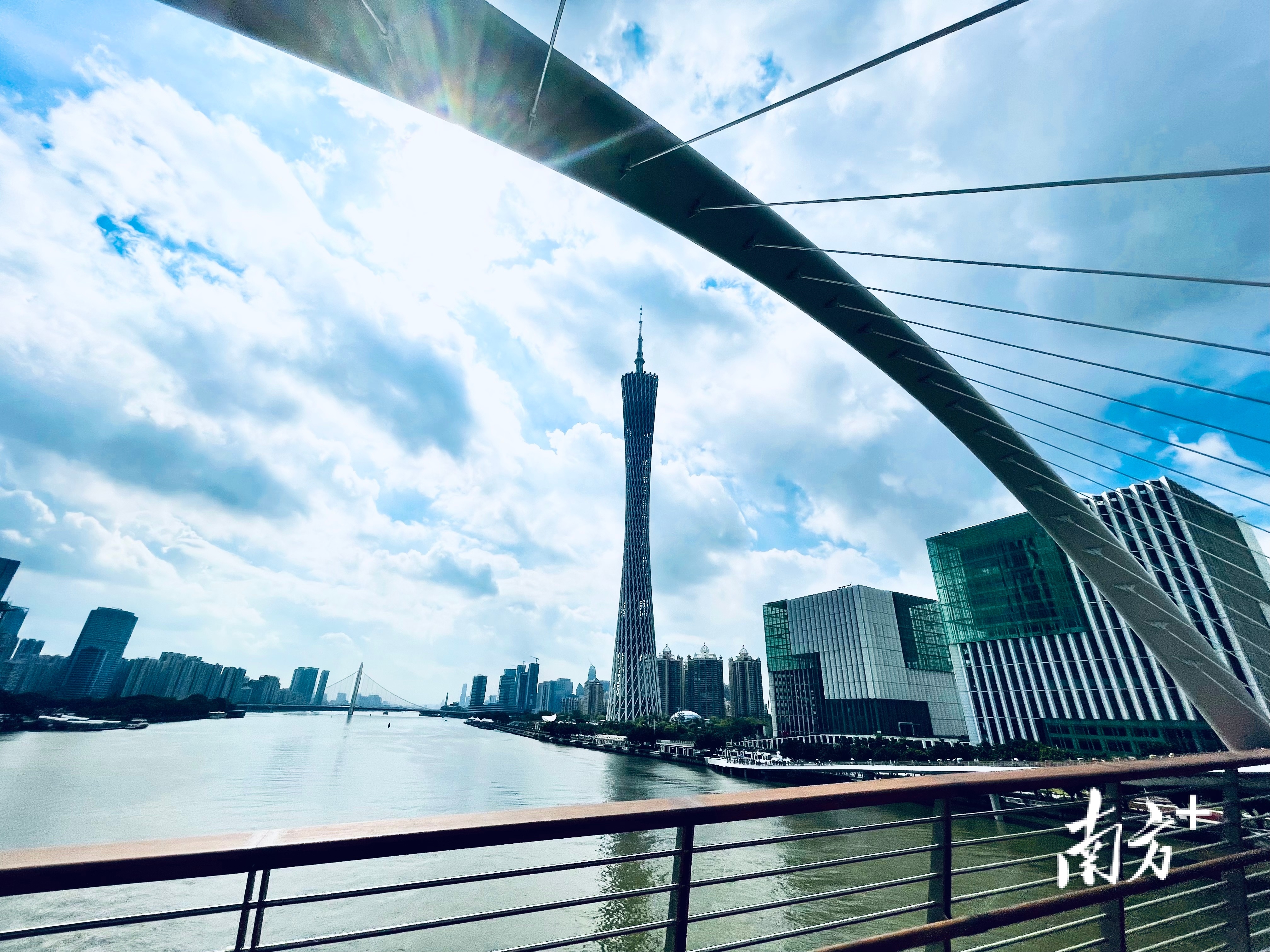 海心桥。张冠军 摄