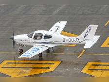 AG100初级教练机首次亮相中国航展