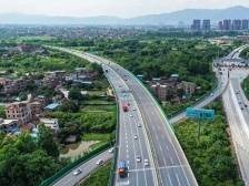 清远开展高速公路沿线环境优化行动