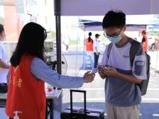 揭阳4000多名志愿者活跃在大街小巷，提供暖心服务