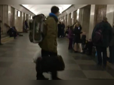 广州人亲历乌克兰民众防空洞避险：警报不时响，带了水和干粮