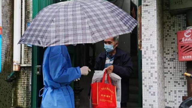 广州同德管控区内急需药品接力：19支志愿队打通最后一百米