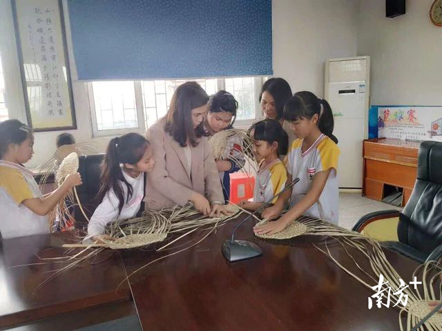 快评丨让更多乡村“手艺人”成为产业“领头雁”