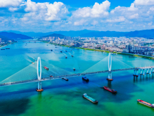 《南方日报·肇庆观察》两个跨版聚焦：绿美引领、肇庆制造