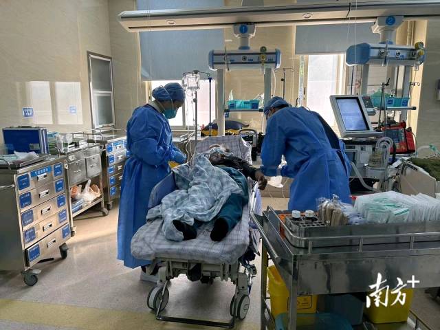 什么病人要上呼吸机从6万降至1.9万！广州发热患者就诊高峰已过，重症患者明显增多_https://www.jmylbn.com_新闻资讯_第4张