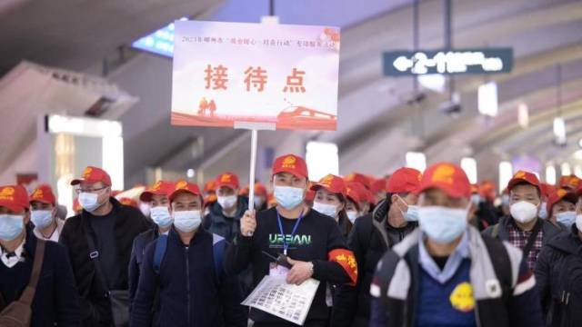 “前方车站是广州南站”,稳就业促发展,桂籍务工者专列抵粤