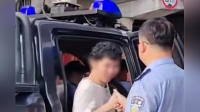 佛山考生第一天走错考场第二天没赶上公交！民警连续两天送考