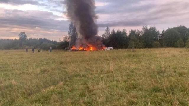 普里戈任遇难后俄有关部门开展调查！有民众在瓦格纳大楼献花