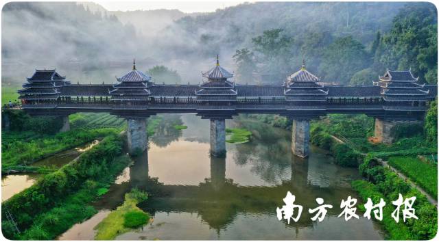 三江多风雨桥，被誉为“世界桥楼之乡”，吴川-三江粤桂协作也如一座风雨桥将广东、广西文化同源山水一脉手足情牵得更紧密