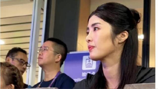 赵丽娜亮相女足首战：终于有一天，在家门口女足比赛坐满观众