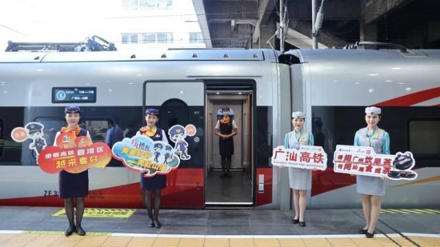 广汕高铁正式通车！首乘旅客：风景美速度快，体验非常好