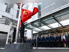 香港中联办升国旗迎国庆,郑雁雄出席!各界举办活动祝福祖国
