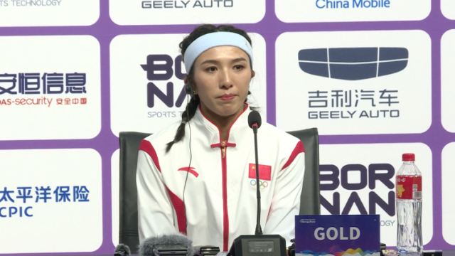 林雨薇女子100米栏PB夺冠，赛后发布会哽咽告慰离世恩师