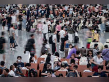 粤东铁路因台风明午后停运，多图看今晚潮汕站客运现场