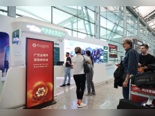 广交会服务前置白云机场,采购商首次落地即办证,全天服务