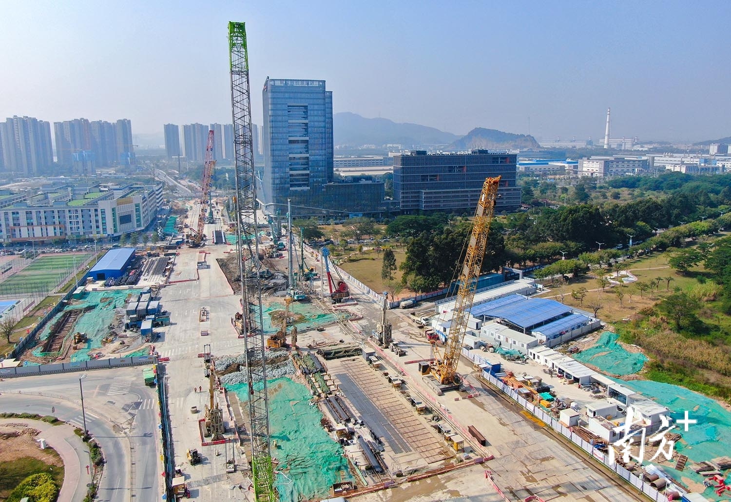 建设中的南中城际香山站。 建设中的南中城际香山站。