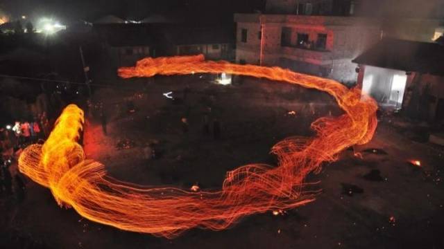 请到广东韶关过大年！非遗“火龙”舞出“不夜天”