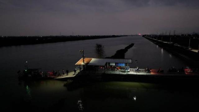 探访三民岛居民：大桥断裂巨响声像爆炸，陆路中断靠轮渡出行