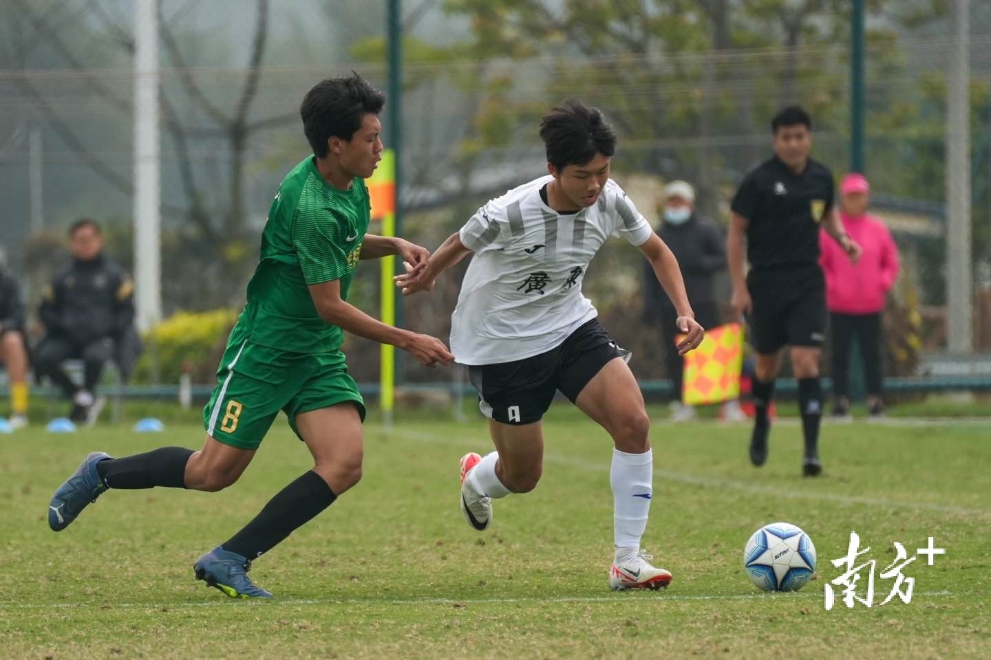 你追我赶。 你追我赶。