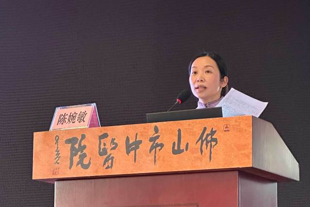 骨三科护士长陈婉敏讲课