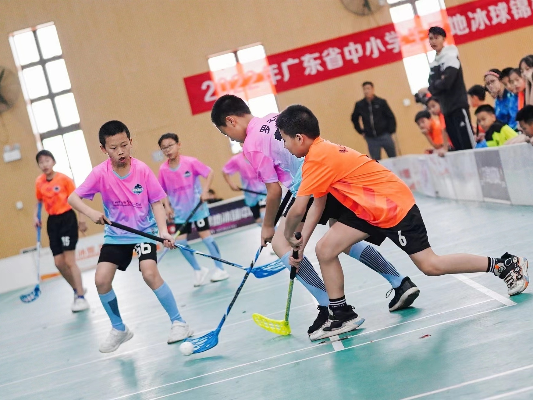 南国初春，冰雪运动在广州这个校园内“燃”起来_南方+_南方plus