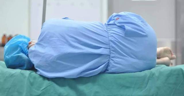 怎么知道穿刺到硬膜外准妈妈看过来，剖宫产麻醉时的“龙虾”体位您学会了吗？_https://www.jmylbn.com_新闻资讯_第5张