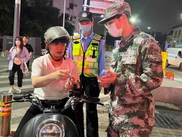 福民社区​：交通劝导倡文明 志愿服务我先行