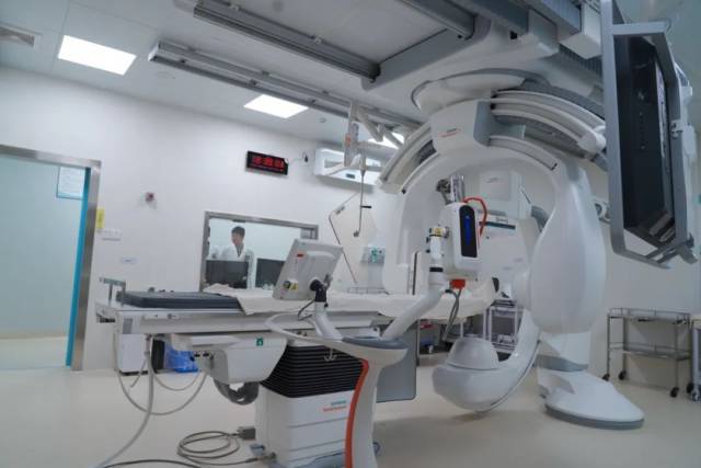 c臂机怎么上升硬核！佛中医引入超高端双C臂血管造影机，助力卒中救治再提速_https://www.jmylbn.com_新闻资讯_第3张