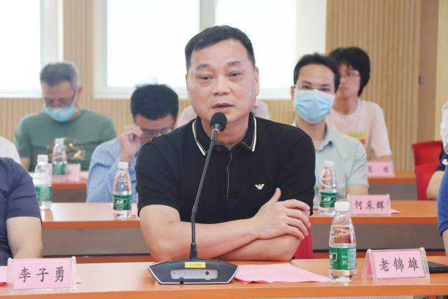 广东省名中医、我院副院长老锦雄