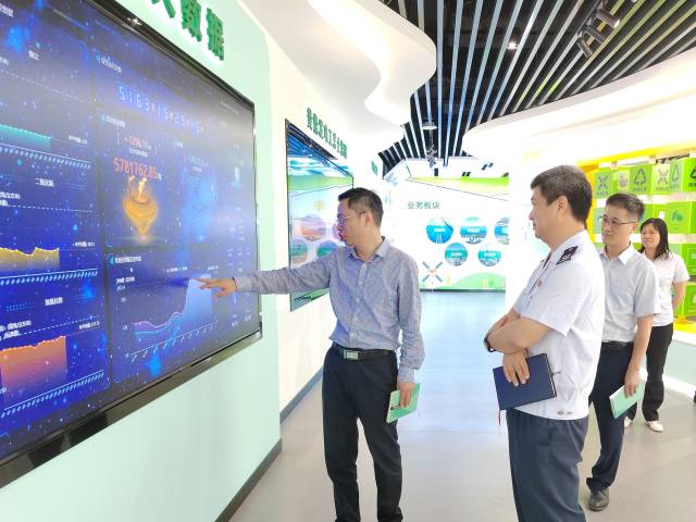 “流动课堂”进环保企业 税商携手为企办实事解难题