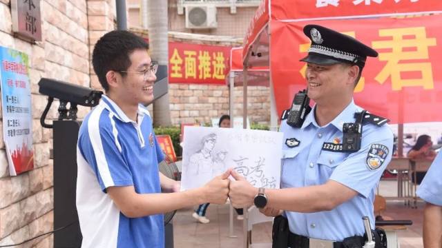 “风里雨里，感谢有你！”考场外，这些双向奔赴让人感动……