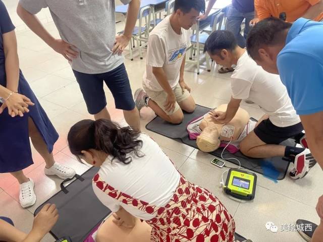 aed除颤仪为什么很贵黄金四分钟！分秒必争！学校开展自动体外除颤仪（AED）全体教师使用培训活动_https://www.jmylbn.com_新闻资讯_第10张