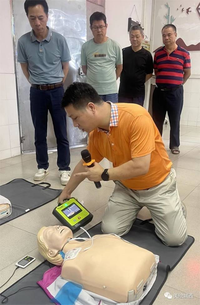 aed除颤仪为什么很贵黄金四分钟！分秒必争！学校开展自动体外除颤仪（AED）全体教师使用培训活动_https://www.jmylbn.com_新闻资讯_第7张