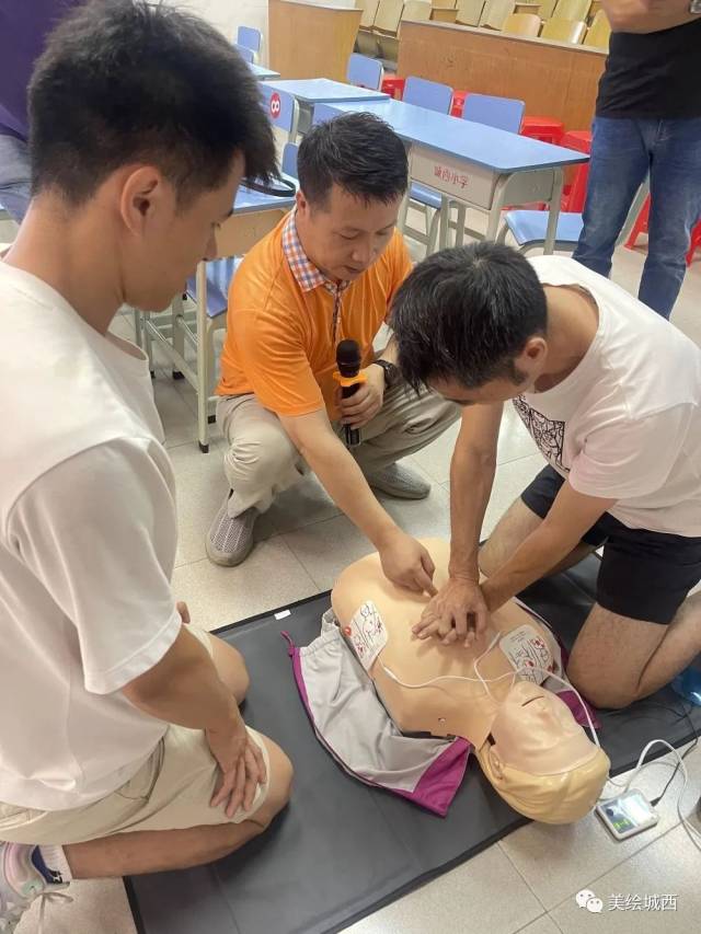 aed除颤仪为什么很贵黄金四分钟！分秒必争！学校开展自动体外除颤仪（AED）全体教师使用培训活动_https://www.jmylbn.com_新闻资讯_第11张