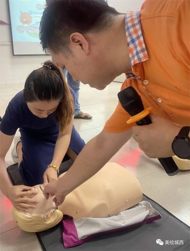 aed除颤仪为什么很贵黄金四分钟！分秒必争！学校开展自动体外除颤仪（AED）全体教师使用培训活动_https://www.jmylbn.com_新闻资讯_第8张