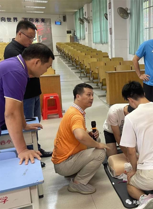 aed除颤仪为什么很贵黄金四分钟！分秒必争！学校开展自动体外除颤仪（AED）全体教师使用培训活动_https://www.jmylbn.com_新闻资讯_第12张