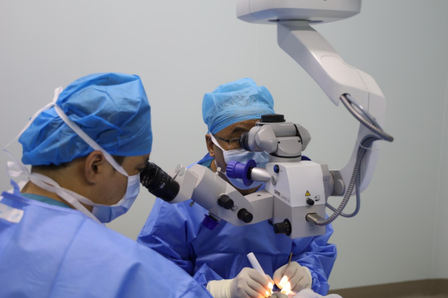 手术人工鼻是什么杨为中教授的故事：这位眼科主任，家族6位病人追随他20年_https://www.jmylbn.com_新闻资讯_第12张