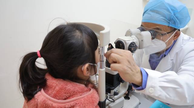 手术人工鼻是什么杨为中教授的故事：这位眼科主任，家族6位病人追随他20年_https://www.jmylbn.com_新闻资讯_第5张