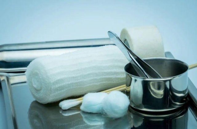 医用绷带为什么能止血液体创口贴、凡士林纱布.....常备外用小药箱还能有啥新玩意儿？_https://www.jmylbn.com_新闻资讯_第1张