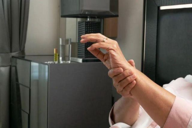 医用绷带为什么能止血液体创口贴、凡士林纱布.....常备外用小药箱还能有啥新玩意儿？_https://www.jmylbn.com_新闻资讯_第8张