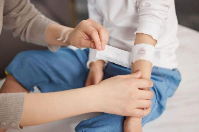 医用绷带为什么能止血液体创口贴、凡士林纱布.....常备外用小药箱还能有啥新玩意儿？_https://www.jmylbn.com_新闻资讯_第3张