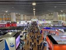 广交会上的出口企业：现场拼“抢单”，转型比“耐心”