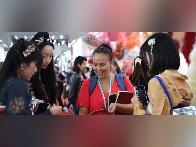 “如果有人想一窥中国经济的活力,那么他可以来广交会看一看”