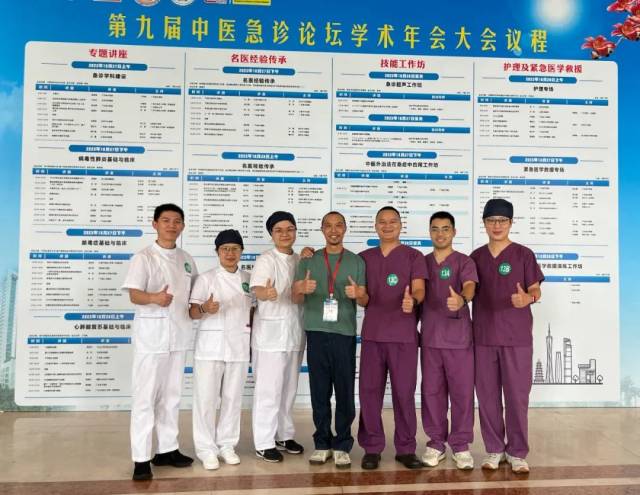 左边白衣：广东2队；中间：李辉教练；右边紫衣：广东1队