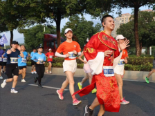 开跑！“肇马”的精彩瞬间来了→